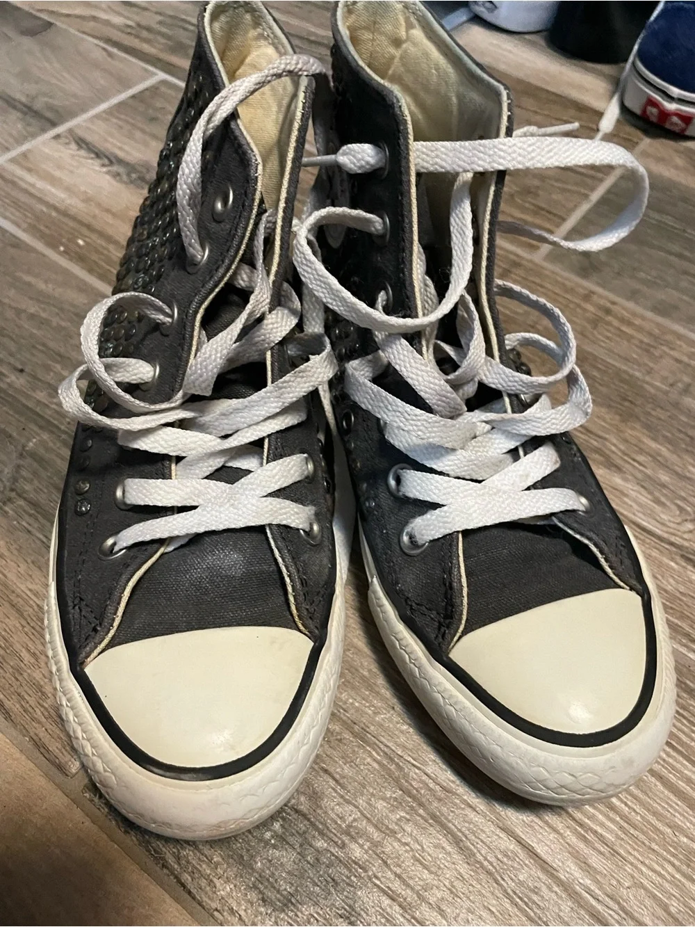 Converse Kids High Top Sneakers in dark gray w studs